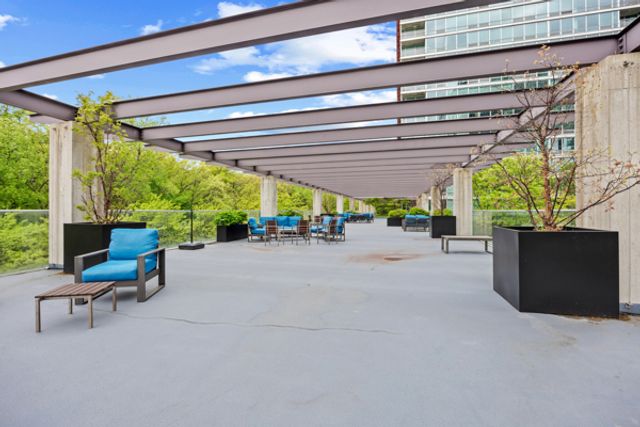 9715 Woods Drive 1008, Skokie, IL 60077