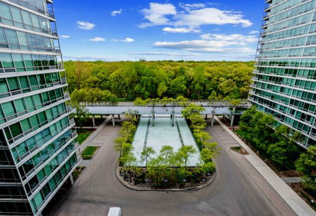 9715 Woods Drive 1008, Skokie, IL 60077