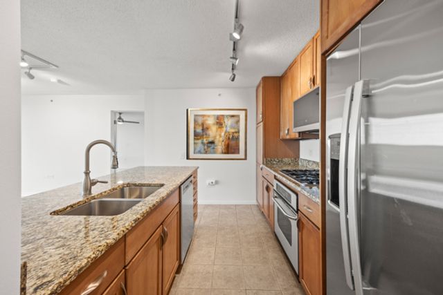 9715 Woods Drive 1008, Skokie, IL 60077