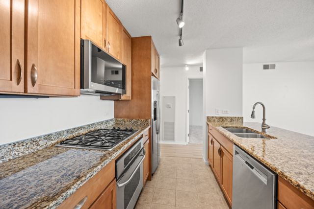 9715 Woods Drive 1008, Skokie, IL 60077