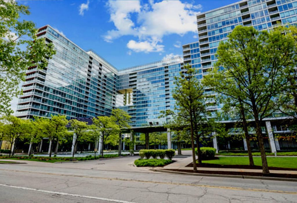 9715 Woods Drive 1008, Skokie, IL 60077