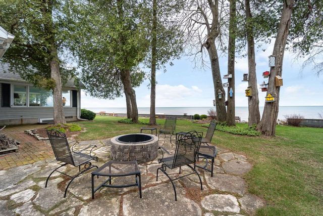5666 Cedar Beach LANE, Belgium, WI 53004
