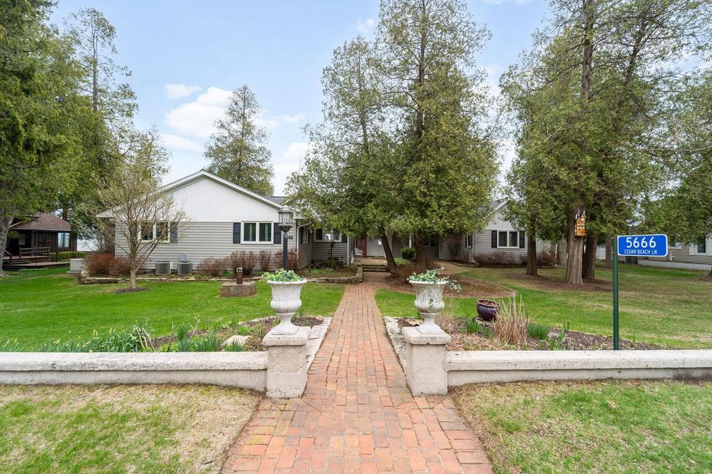 5666 Cedar Beach LANE, Belgium, WI 53004