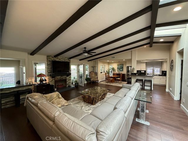 38220 Oaktree Loop, Murrieta, CA 92562