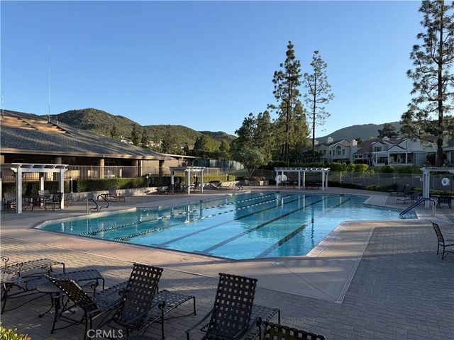 38220 Oaktree Loop, Murrieta, CA 92562