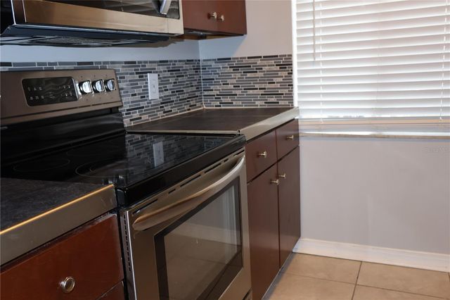 7609 ABBEY LANE B, Tampa, FL 33617