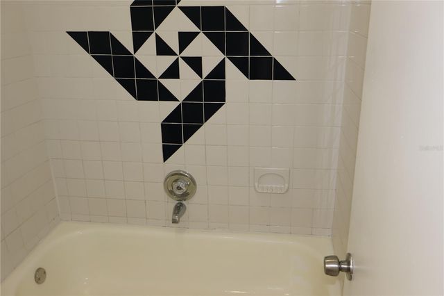 7609 ABBEY LANE B, Tampa, FL 33617