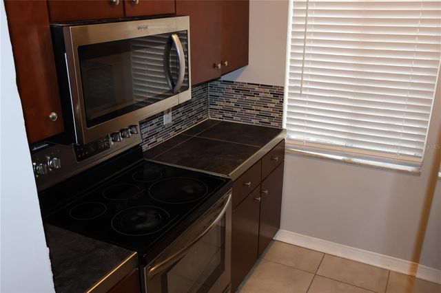 7609 ABBEY LANE B, Tampa, FL 33617