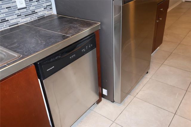 7609 ABBEY LANE B, Tampa, FL 33617