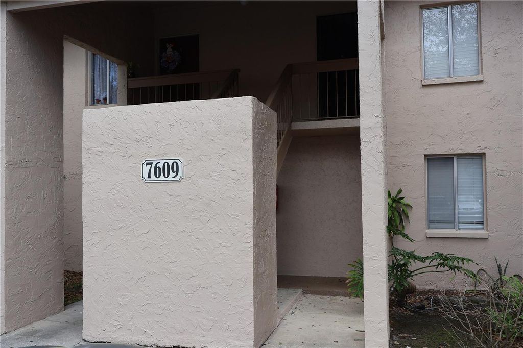 7609 ABBEY LANE B, Tampa, FL 33617