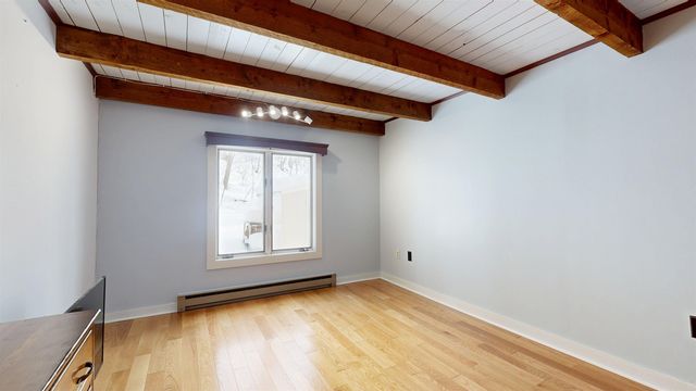 11 Lamore Road, Essex, VT 05452