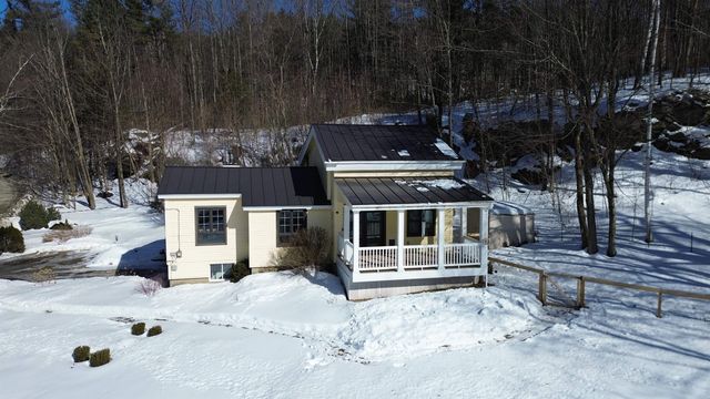 11 Lamore Road, Essex, VT 05452