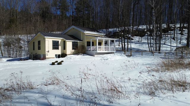 11 Lamore Road, Essex, VT 05452