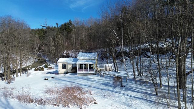 11 Lamore Road, Essex, VT 05452