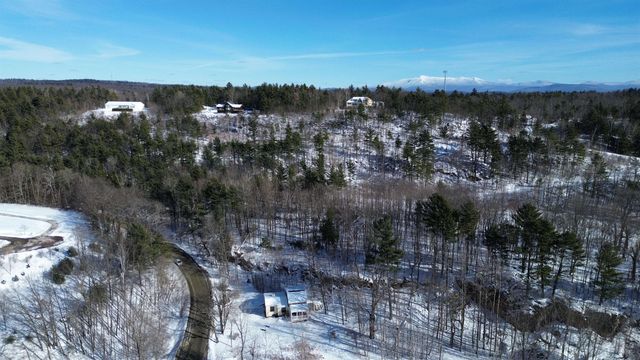 11 Lamore Road, Essex, VT 05452