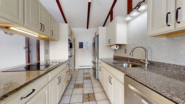 11 Lamore Road, Essex, VT 05452