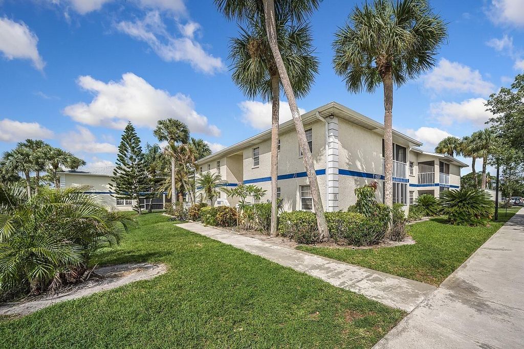 1507 SE Royal Green Circle 102, Port St. Lucie, FL 34952