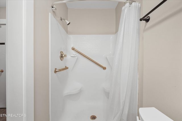 102 Sanford Lane, Oak Ridge, TN 37830