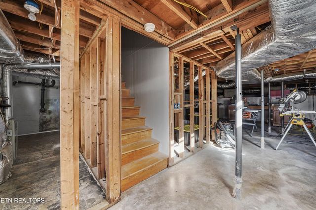 102 Sanford Lane, Oak Ridge, TN 37830