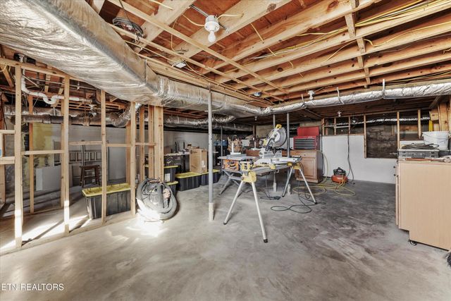 102 Sanford Lane, Oak Ridge, TN 37830