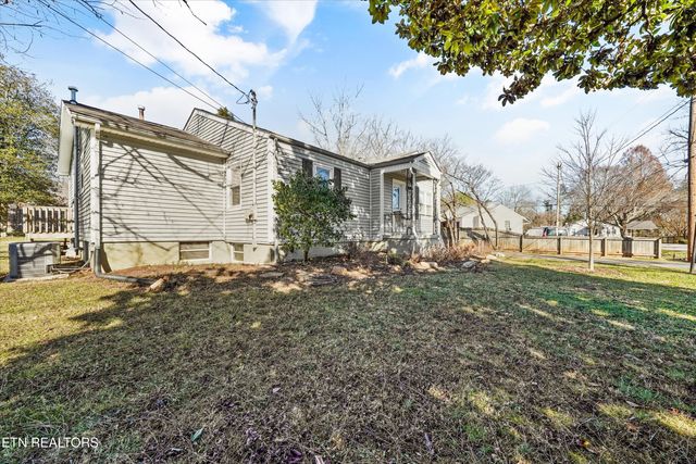 102 Sanford Lane, Oak Ridge, TN 37830