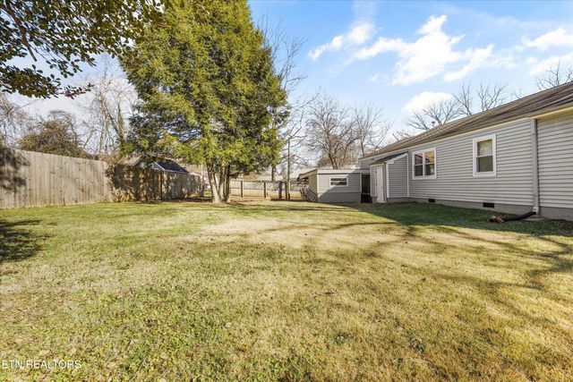 102 Sanford Lane, Oak Ridge, TN 37830