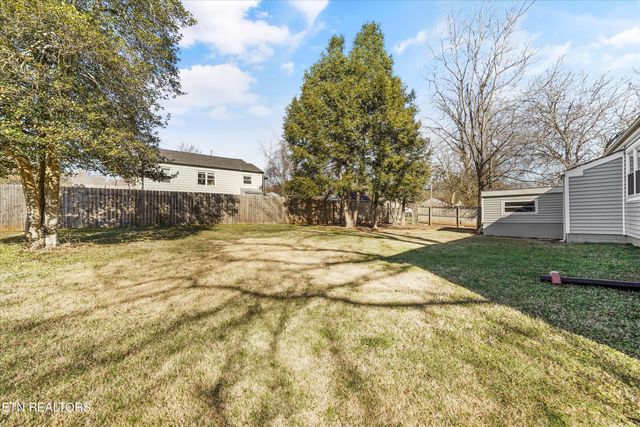 102 Sanford Lane, Oak Ridge, TN 37830