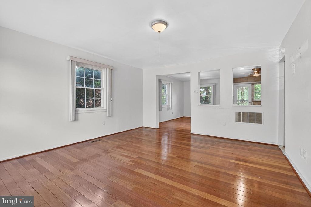 Image 4 of property listing at 1149 PELHAM WOOD, Parkville, MD 21234