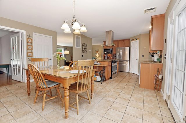 34 Palmer Circle, Poughquag, NY 12570