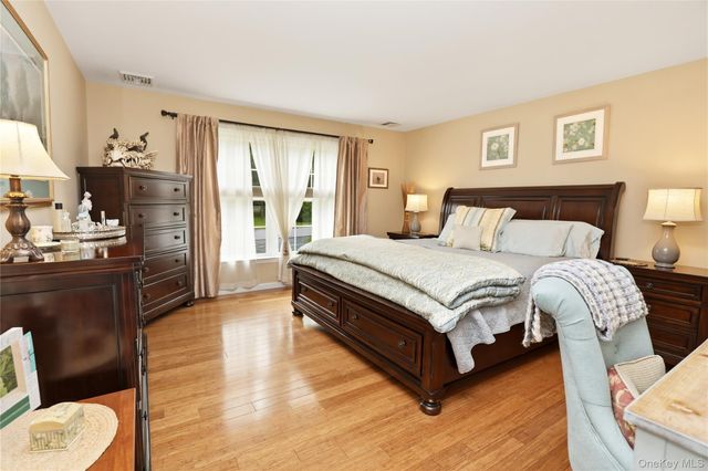 34 Palmer Circle, Poughquag, NY 12570