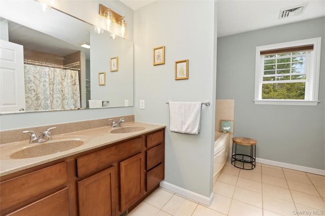 34 Palmer Circle, Poughquag, NY 12570