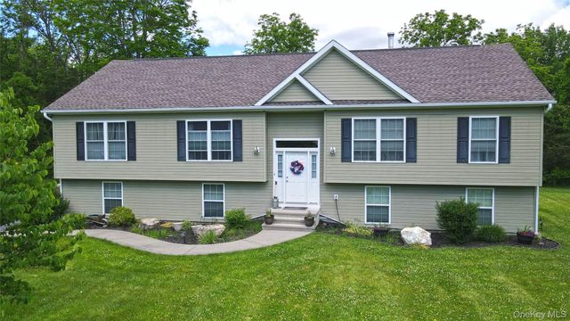 34 Palmer Circle, Poughquag, NY 12570