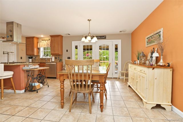34 Palmer Circle, Poughquag, NY 12570