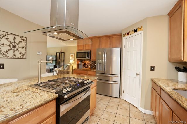 34 Palmer Circle, Poughquag, NY 12570