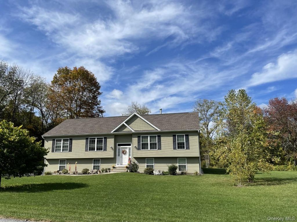 34 Palmer Circle, Poughquag, NY 12570