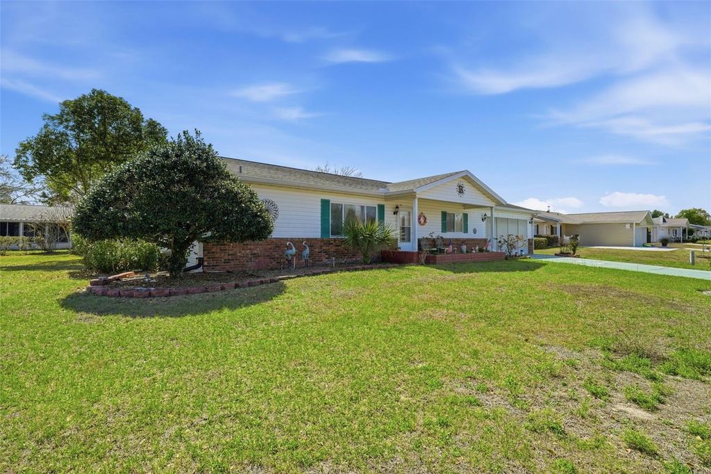 Image 2 of property listing at 10780 SE 174TH PLACE, Summerfield, FL 34491