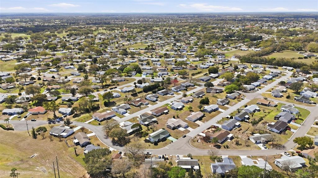 Image 12 of property listing at 10780 SE 174TH PLACE, Summerfield, FL 34491