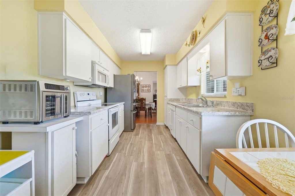 Image 23 of property listing at 10780 SE 174TH PLACE, Summerfield, FL 34491