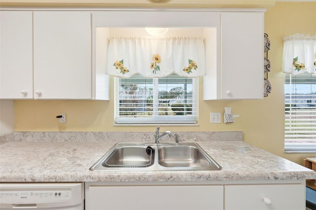 Image 25 of property listing at 10780 SE 174TH PLACE, Summerfield, FL 34491