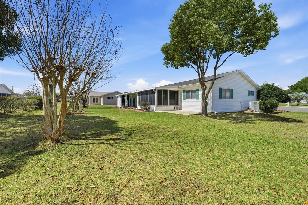 Image 35 of property listing at 10780 SE 174TH PLACE, Summerfield, FL 34491