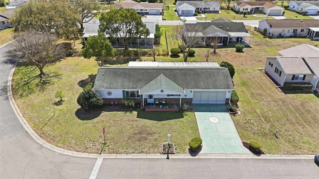 Image 6 of property listing at 10780 SE 174TH PLACE, Summerfield, FL 34491