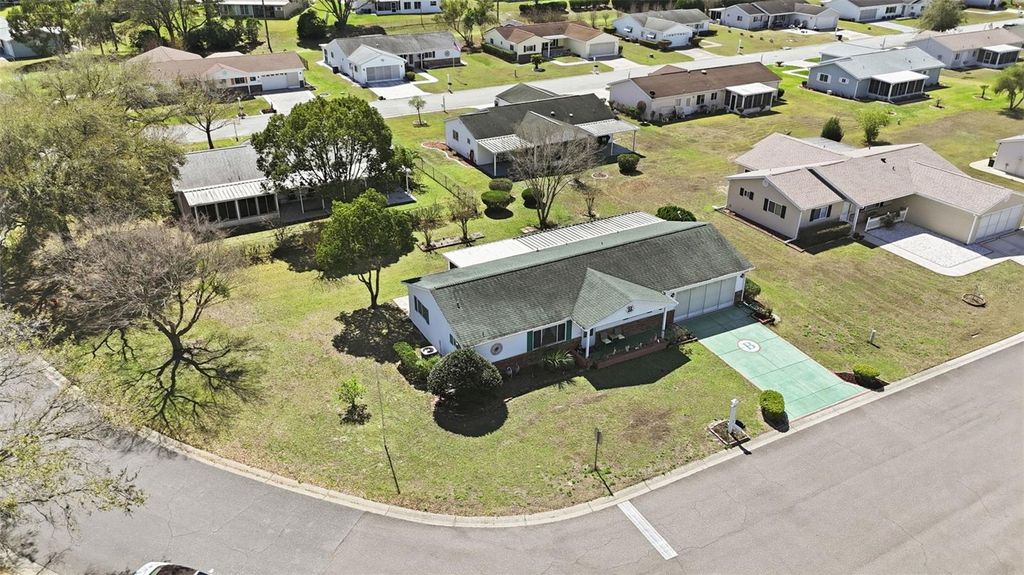 Image 8 of property listing at 10780 SE 174TH PLACE, Summerfield, FL 34491