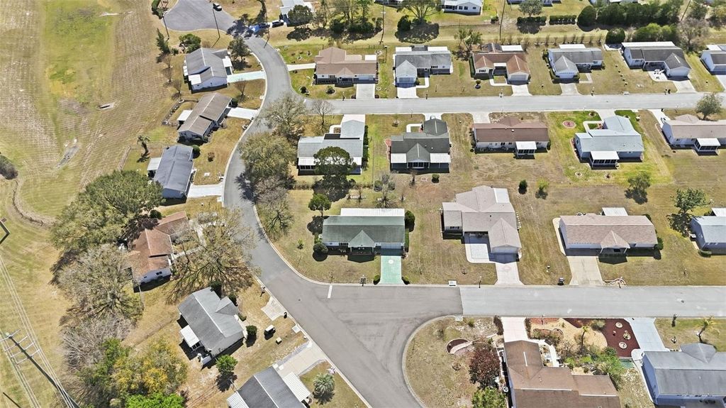 Image 10 of property listing at 10780 SE 174TH PLACE, Summerfield, FL 34491