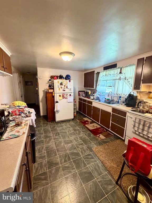 1465 LOTUS DR, POTTSTOWN, PA 19464 — photo 2