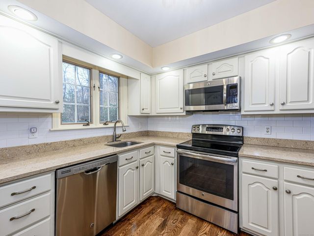 3 Essex Lane 3, Madison, CT 06443