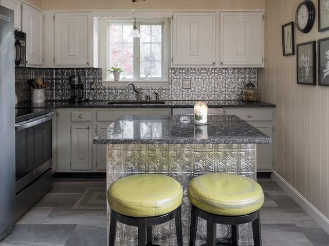 59 Spice Bush Trail, Narragansett, RI 02882