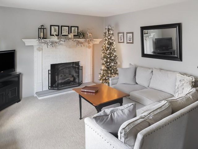 59 Spice Bush Trail, Narragansett, RI 02882