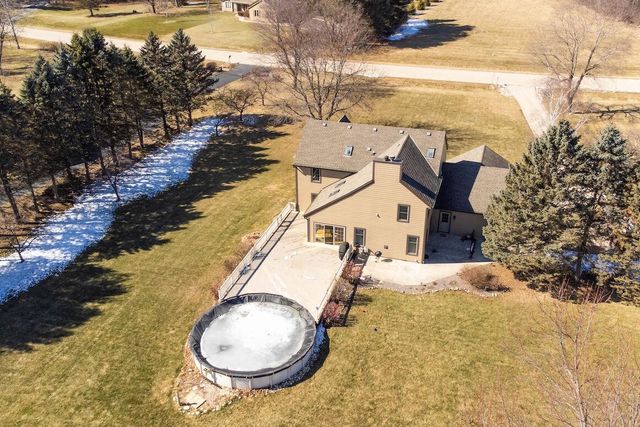 W318S3638 Perkins ROAD, Waukesha, WI 53189