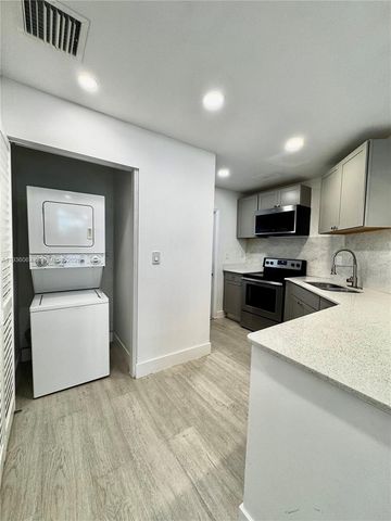 111 NW 7th Avenue, Dania Beach, FL 33004
