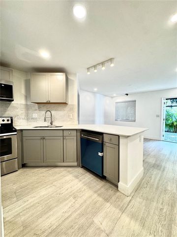 111 NW 7th Avenue, Dania Beach, FL 33004